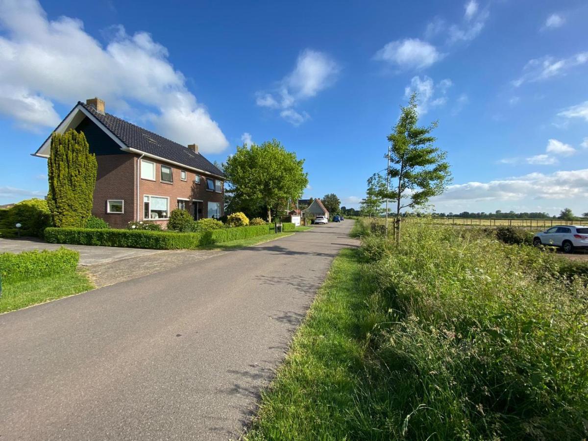 Huis Bij Het Water Met Sloepje Jutrijp ภายนอก รูปภาพ