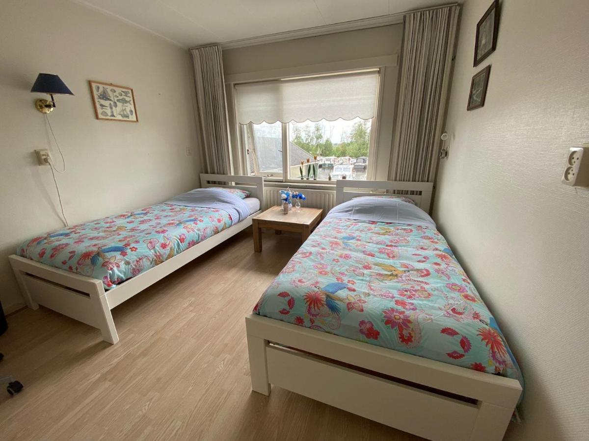 Huis Bij Het Water Met Sloepje Jutrijp ภายนอก รูปภาพ