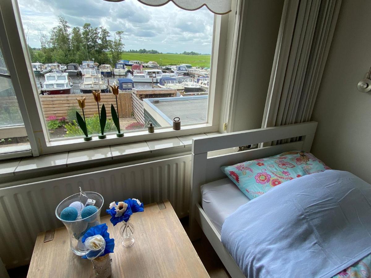 Huis Bij Het Water Met Sloepje Jutrijp ภายนอก รูปภาพ