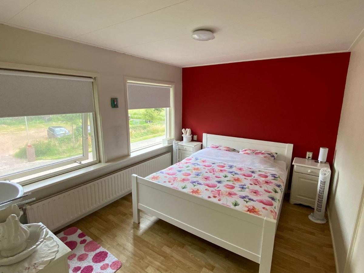 Huis Bij Het Water Met Sloepje Jutrijp ภายนอก รูปภาพ