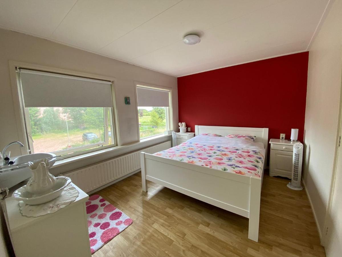 Huis Bij Het Water Met Sloepje Jutrijp ภายนอก รูปภาพ