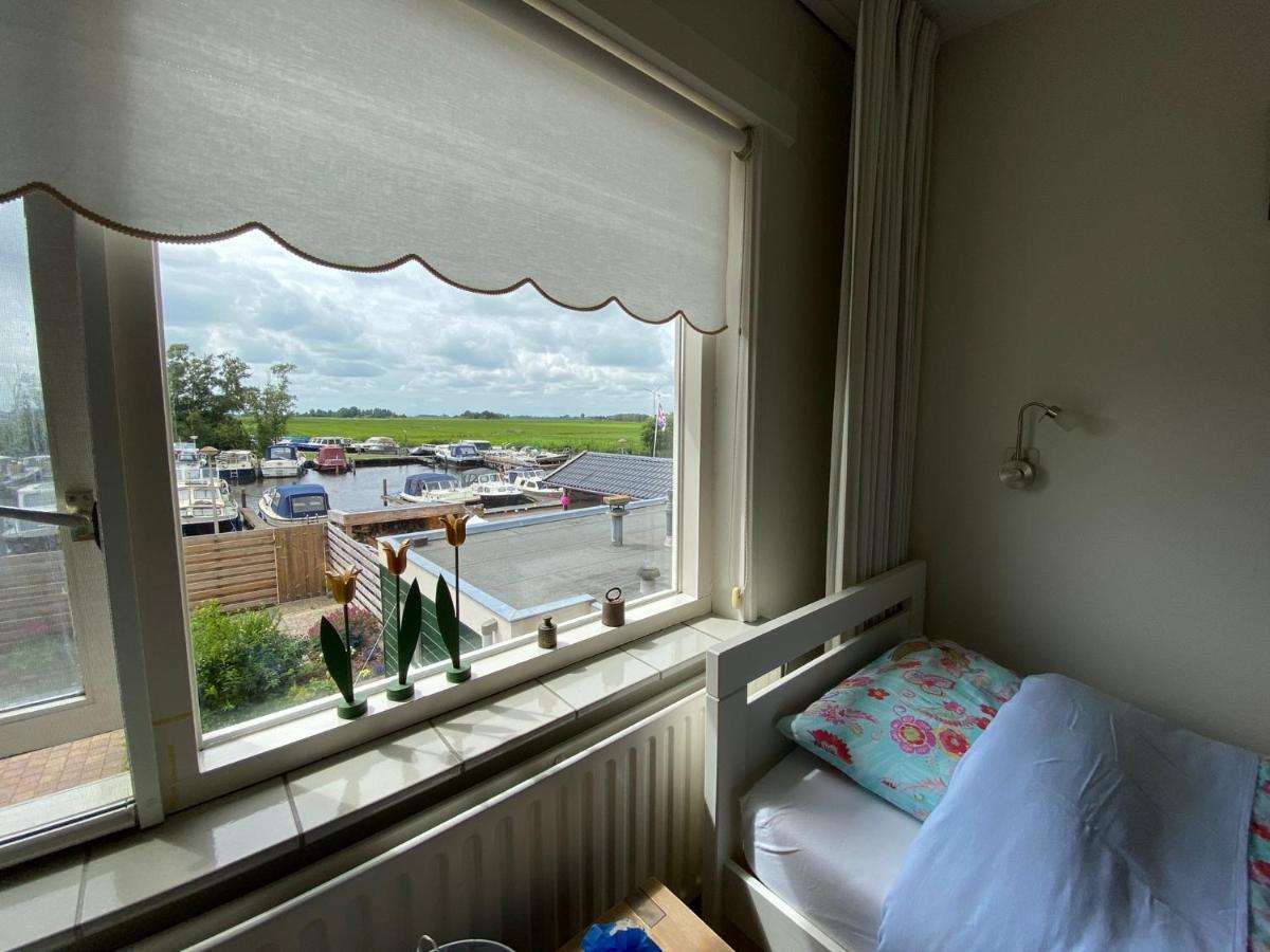 Huis Bij Het Water Met Sloepje Jutrijp ภายนอก รูปภาพ