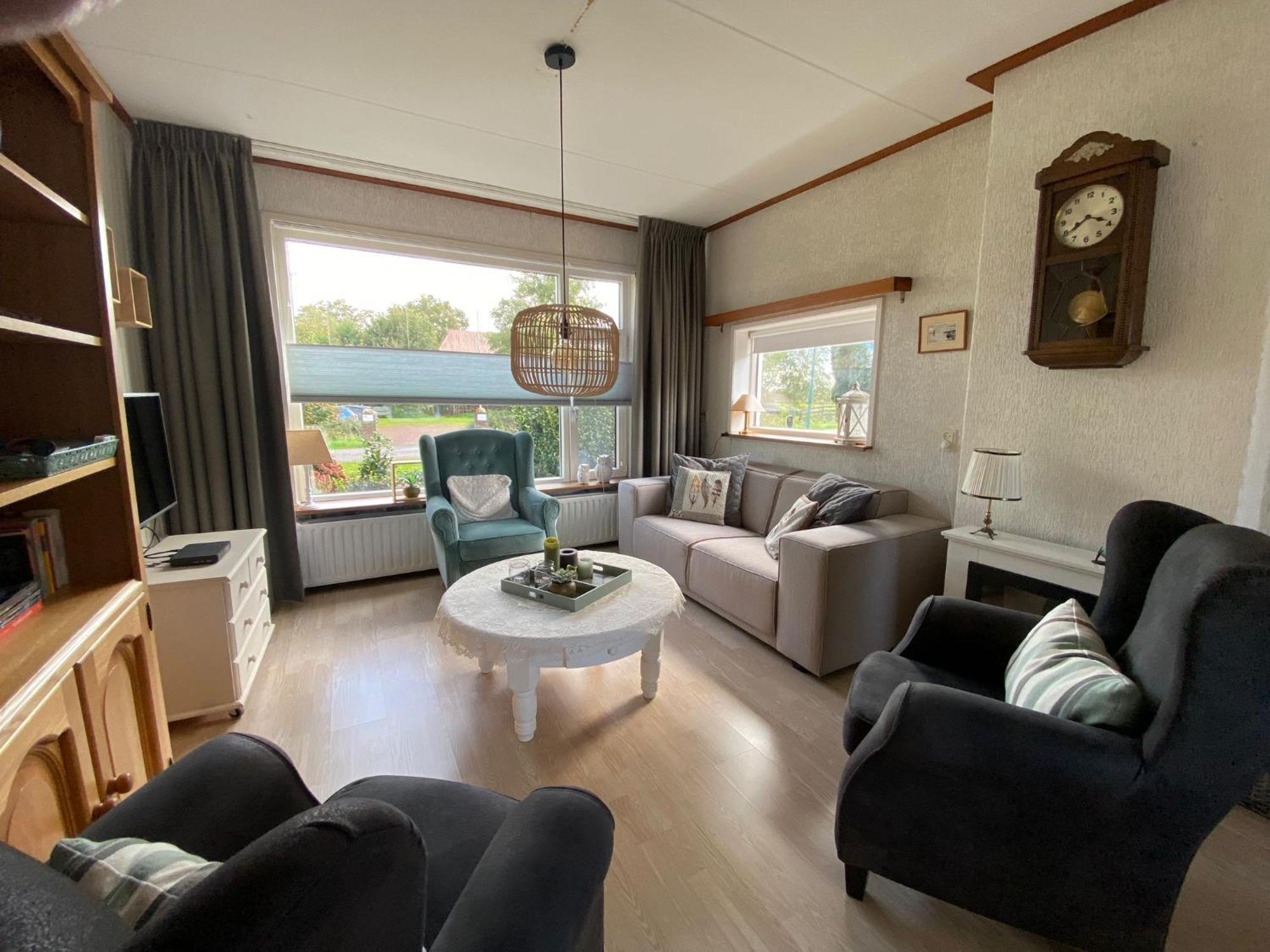Huis Bij Het Water Met Sloepje Jutrijp ภายนอก รูปภาพ